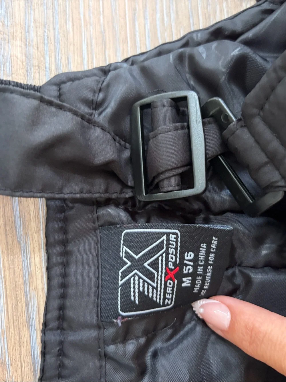 Zero XPosur kids black snow pants size M 5/6